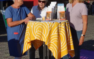 Hospizbegleiterinnen am Infostand